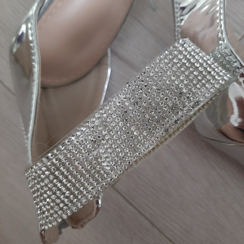 Heels - Picture 5 of 5